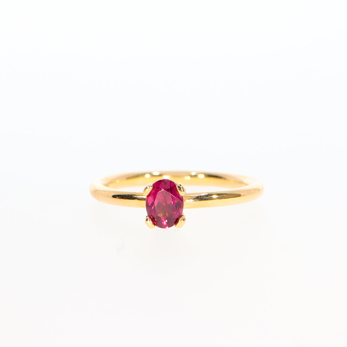 Goldring mit Rubellit in Krappenfassung
