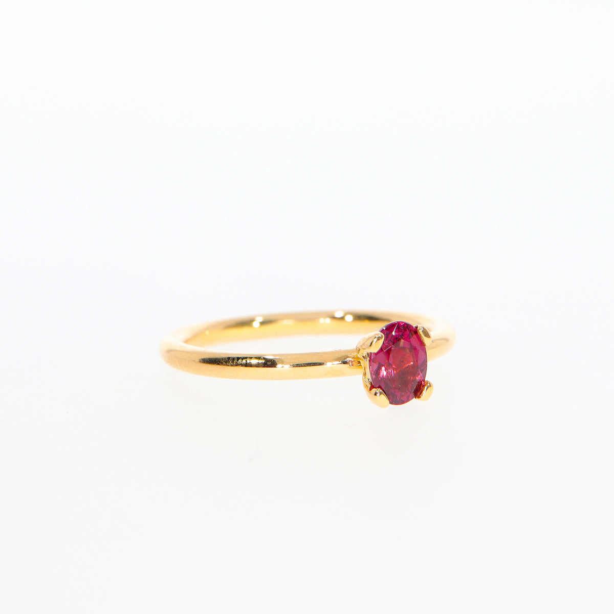 Goldring mit Rubellit in Krappenfassung