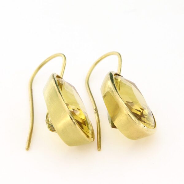 Klassische Ohrhänger mit Goldberyllen