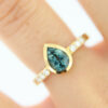 Indigolith Turmalin Tropfen Ring mit Brillanten Goldring